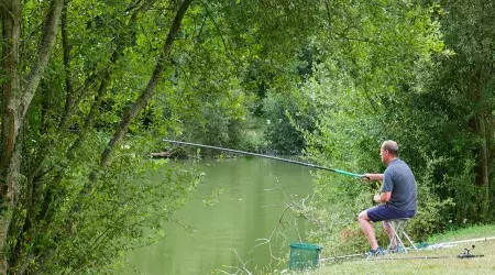 peche sur le camping du Domaine de Dugny