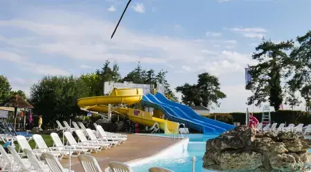 Piscine avec toboggan dans le Loir et Cher