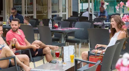 Terrasse bar restaurant camping Les Pierres Couchées