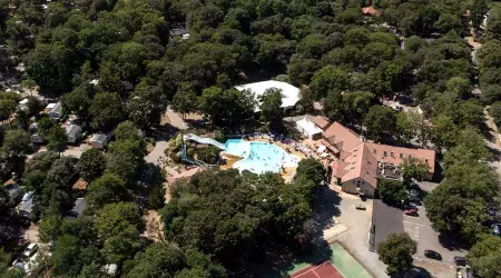 Vue aérienne du camping Les Pierres Couchées